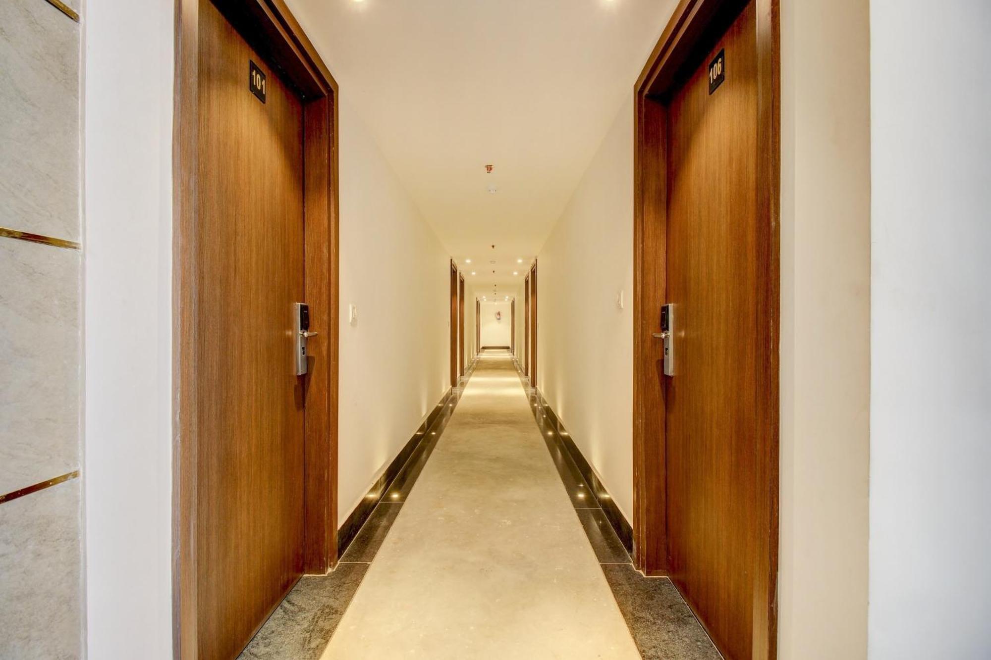 Отель Super Townhouse Oak Aurelia Grand Лакхнау Экстерьер фото